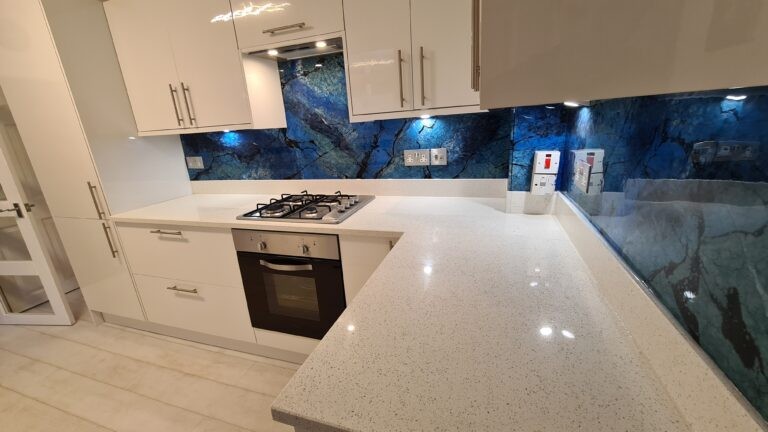 An example of an epoxy resin splashback in a kitchen, by Home Statements