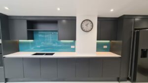 An example of an epoxy resin splashback, by Home Statements