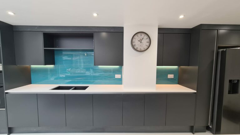 An example of an epoxy resin splashback, by Home Statements