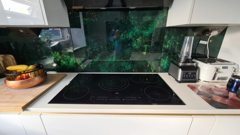 An example of a green epoxy resin kitchen splashback in a kitchen, by Home Statements Ltd