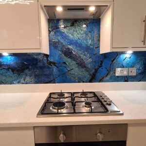 An example of an epoxy resin splashback in a kitchen, by Home Statements