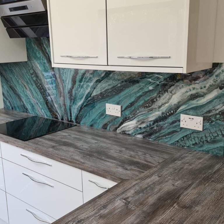 An example of an epoxy resin kitchen splashback by Home Statements