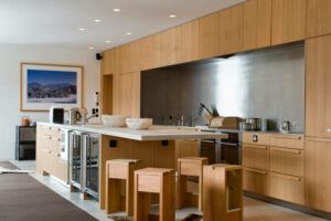 An example of a large stainless steel splashback in a kitchen