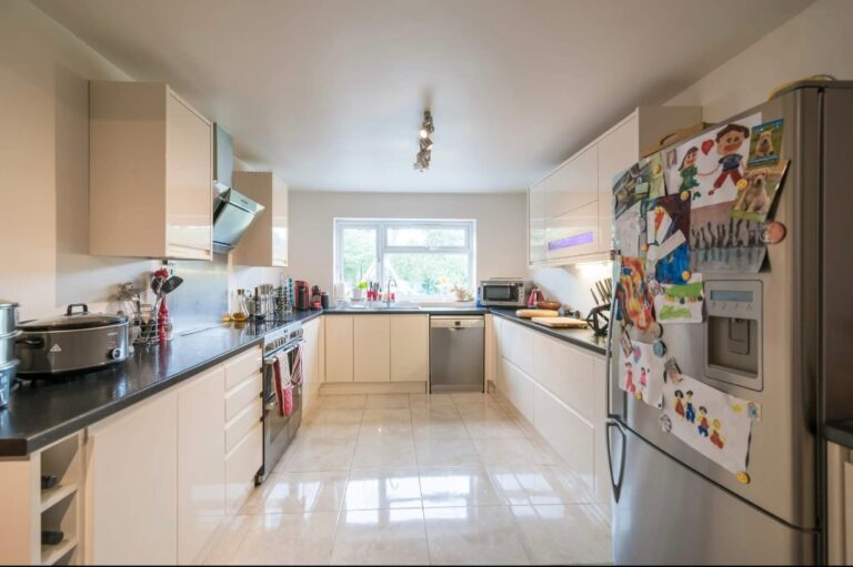 A picture of a kitchen before a resin splashback was installed by Home Statements